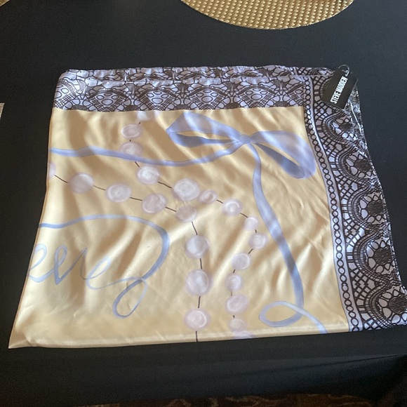 Steve Madden NWt Satin Square Scarf. 35x35" - Picture 3 of 3